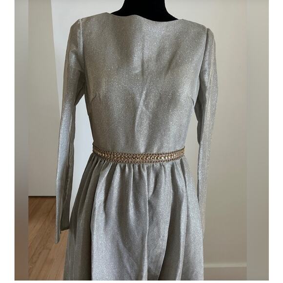 Ieena Mac Duggal 26125 Silver Metallic Long Sleeve Gown Size 2 Renaissance Style - Picture 6 of 9